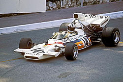 Denis-Hulme-McLaren-1972-fotoshowBigImage-10db01da-444791.jpg